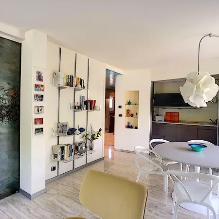 Seafront Apartment On Cap Ferrat